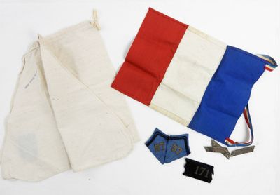 ÉQUIPEMENTS. Ensemble de petits équipements composé d'un pro…