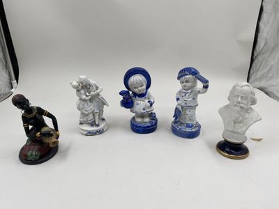 24 / CH T2 / Lot de 3 sujets en porcelaine et un sujet …