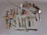 les nombreux types d'outils qui se trouvent sur la table