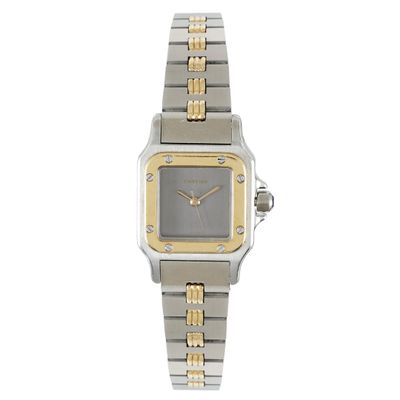 une photo d'une montre pour femme avec un bracelet en acier bicolore