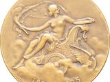 une image représentant une médaille d'or sur laquelle figure une femme assise à cheval