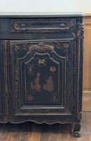 Buffet bas en bois sculpté peint et doré à décor dans le goû… (photo 3)