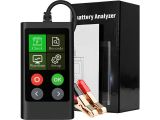 un analyseur de batteries, avec des batteries placées devant lui