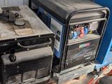 une photo montrant deux générateurs installés dans un garage