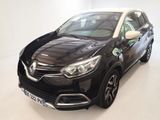 l'avant d'une voiture noire et blanche dans une pièce blanche