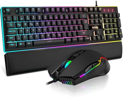 un clavier et une souris d'ordinateur placés l'un à côté de l'autre