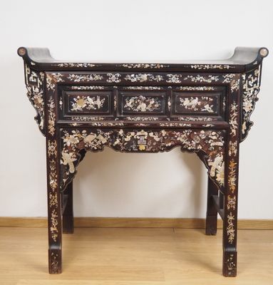 Importante console reposant sur 4 pieds en bois de palissand…