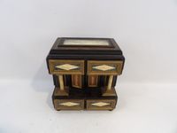 Petit cabinet portatif en bois noirci à deux colonnes, à déc… (photo 4)