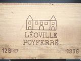 une caisse en bois contenant une sorte de vin