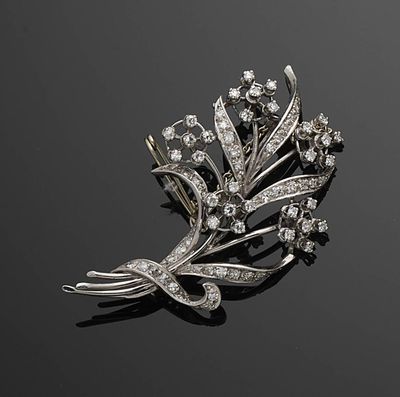 Broche en or gris 18K (750) dessinant un bouquet de fleurs, …