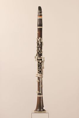 Clarinette en grenadille, clefs maillechort, estampillée BUF… - Photo 1