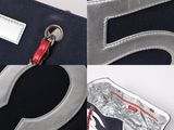 a picture of a purse that has a zipper on it