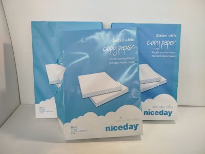 deux boîtes de papier « Niceday » posées côte à côte sur une étagère