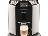 une machine à café avec une tasse de café posée devant