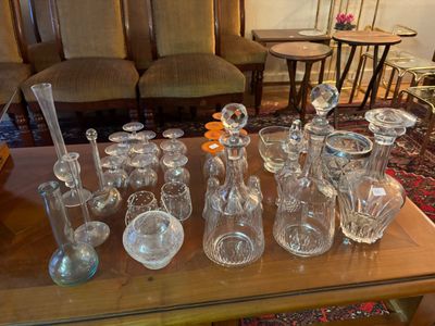 Ensemble de verres et carafes en cristal et verre taillé Petits accid - Photo 1