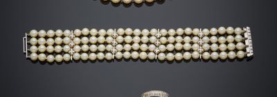 un ensemble composé de trois bracelets en perles et diamants et d'une broche