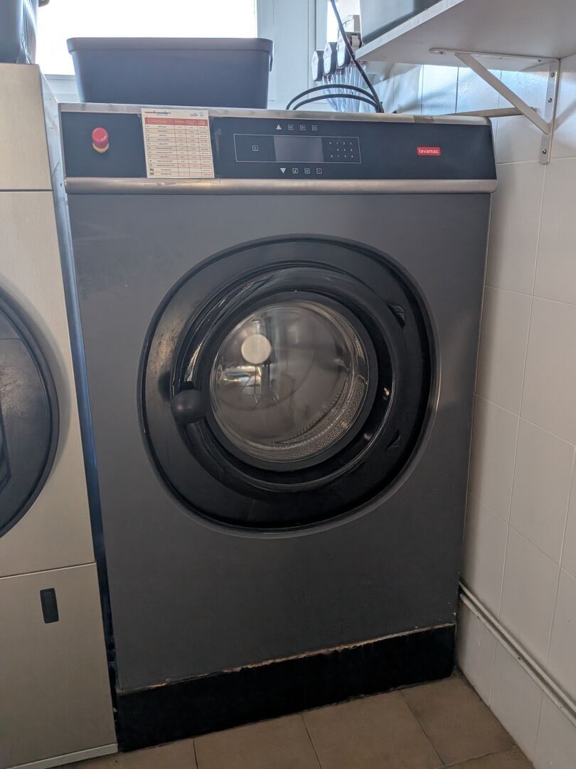 LAVE-LINGE LAVAMAC type AF180 de 2014 capacité 18kg, essorag…