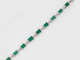 un bracelet d'émeraudes et de diamants