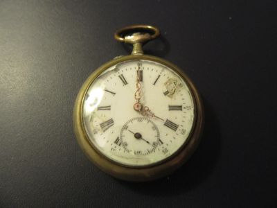 MONTRE DE GOUSSET EN METAL ARGENTE (accident au cadran…