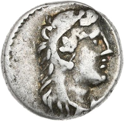 une pièce de monnaie en argent portant un visage de femme
