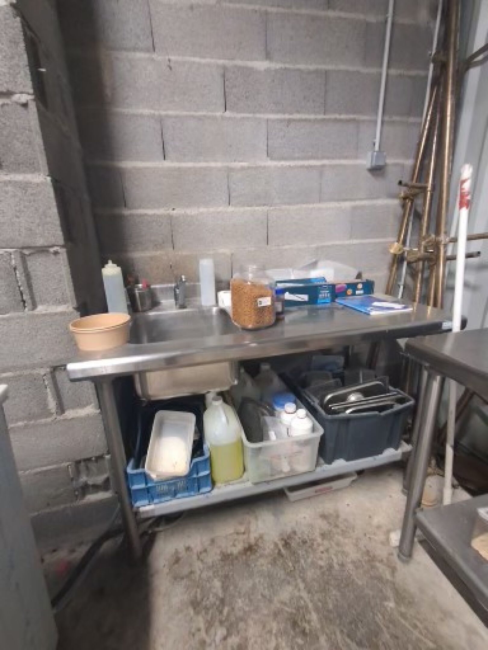 Batterie de cuisine comprenant environ :