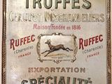 une affiche accrochée au mur sur laquelle on peut lire « produits alimentaires : truffes »