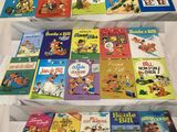 beaucoup de livres sur la table