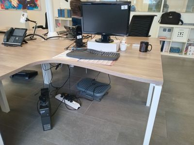 1 dindock TOSHIBA et écran ASUS - 1 onduleur EATON Elipse pr…