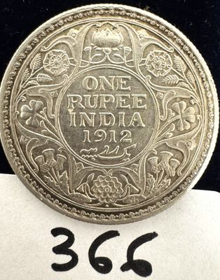 un gros plan d'une pièce de monnaie posée sur une feuille de papier blanc