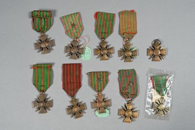 FRANCE. Croix de guerre 1°Guerre de différents millésimes, l…
