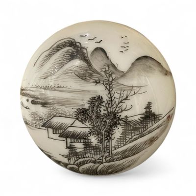 CHINE, République Boîte à encre circulaire représentant un d…