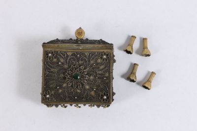 Cartouchière ottomane de forme rectangulaire en argent 800 ‰ minimum à