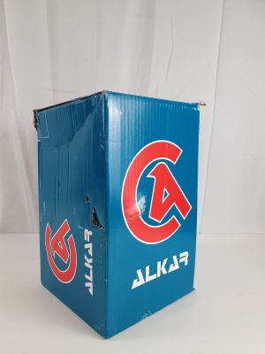 une boîte bleue sur laquelle figure un logo rouge et bleu