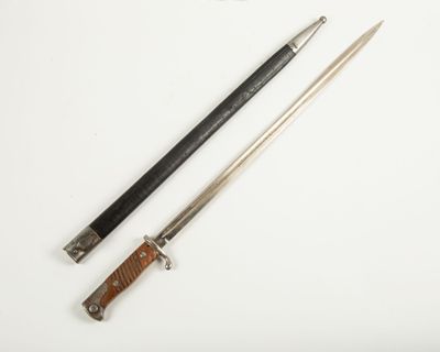 deux épées et un couteau posés sur une surface blanche