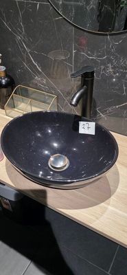 Une Vasque Noire Avec Mitigeur Dimension 41 X 32 CM Prevoir …