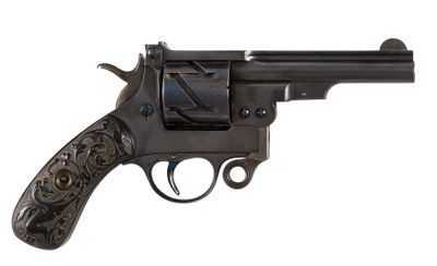 un gros plan d'un pistolet sur un fond blanc avec un fond blanc