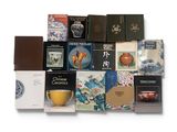 un grand nombre de livres empilés les uns sur les autres