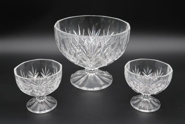 Coupe sur pied (H15 D19 cm) et paire de petite coupe sur pied (H9...
