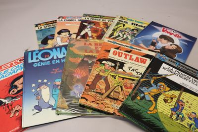 beaucoup de bandes dessinées sur la table