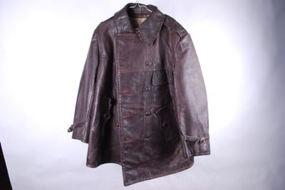 Une veste de tankiste hongrois sur base de veste Kriegsmarin…