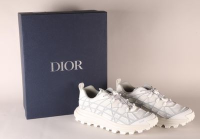 CHRISTIAN DIOR. Paire de baskets / sneakers d'homme, modèle B31 runner