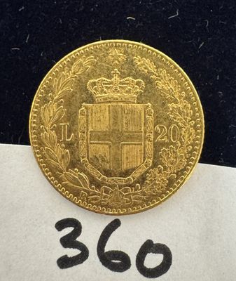 un gros plan sur une feuille de papier sur laquelle repose une pièce d'or
