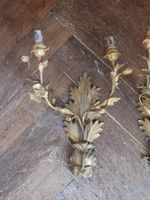 PAIRE D'APPLIQUES à deux bras de lumière en bronze à décor d… (photo 2)