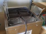 une photo d'une friteuse posée sur une étagère