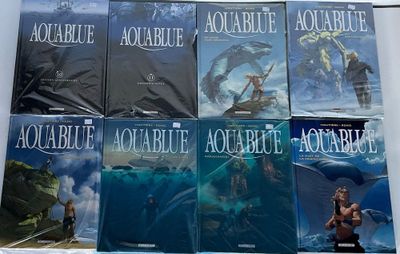 un grand nombre de livres posés sur une table