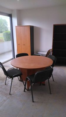 VENDU SUR DESIGNATION. 1 ensemble de mobilier de bureau méla…