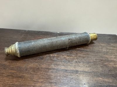 longue-vue en l'état, manque des lentilles, L : 43 cm env.
