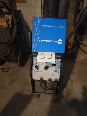 a machine that is sitting on the ground in the garage