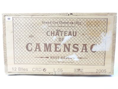 une image représentant une boîte de batterie pour appareil photo sur fond blanc