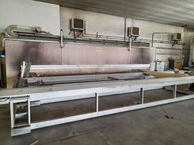 a large machine that is sitting in the middle of a room